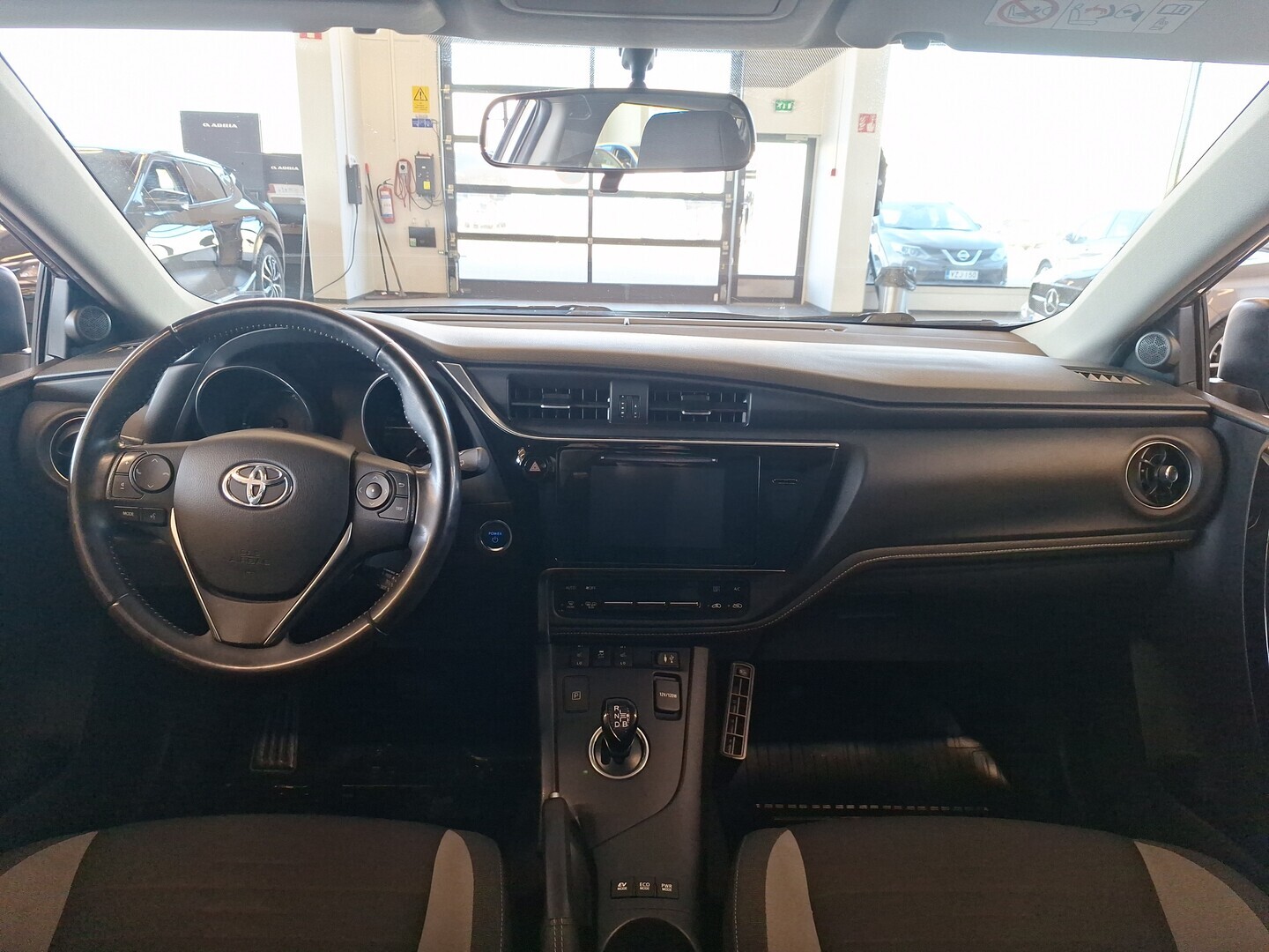 TOYOTA Auris 2015