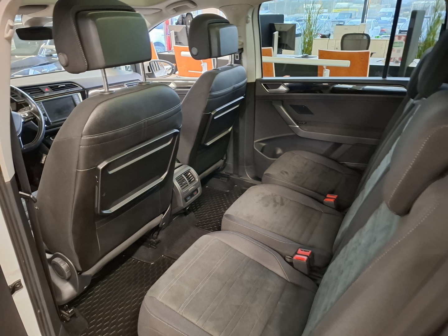 VOLKSWAGEN Touran 2017