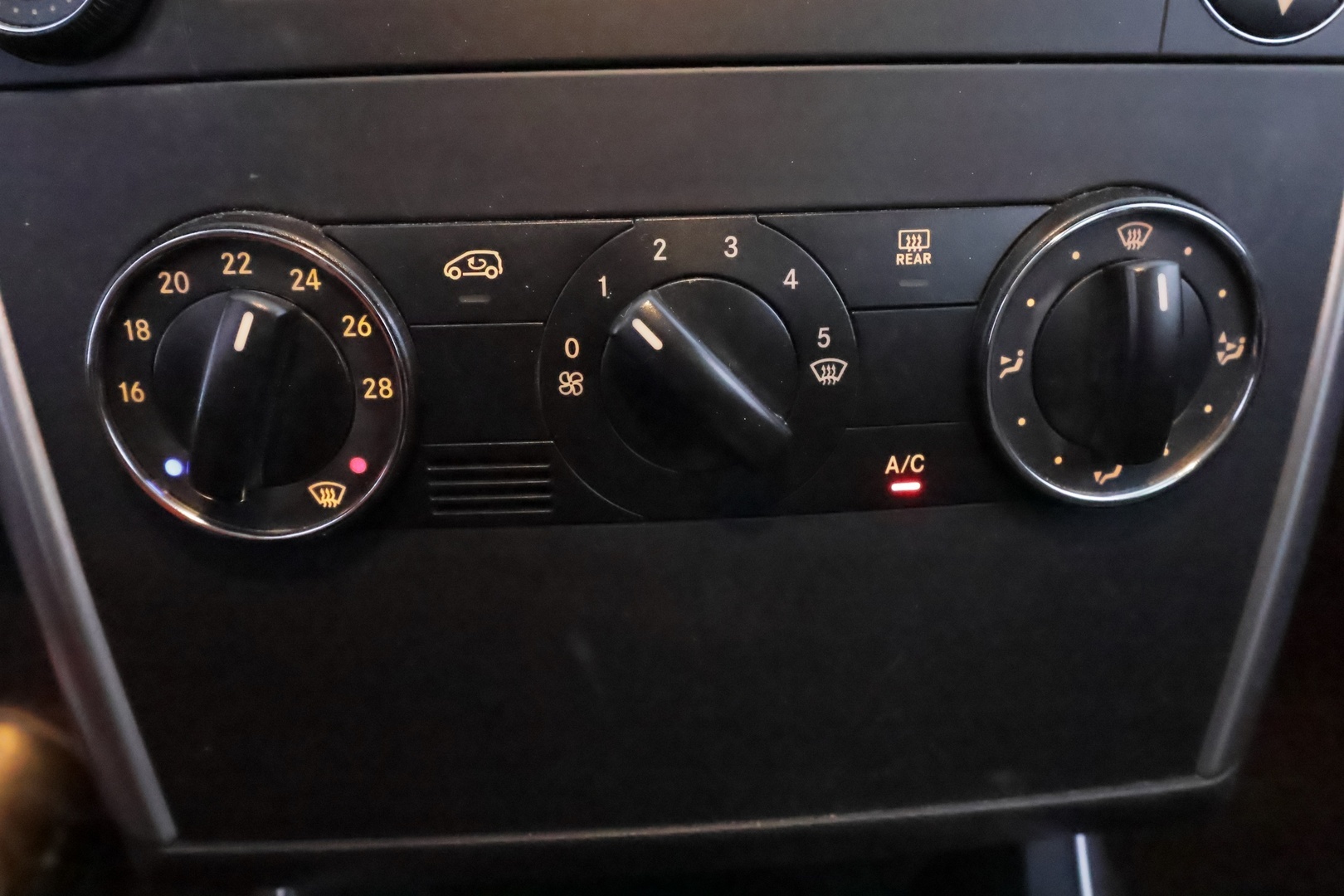 MERCEDES-BENZ A 2010