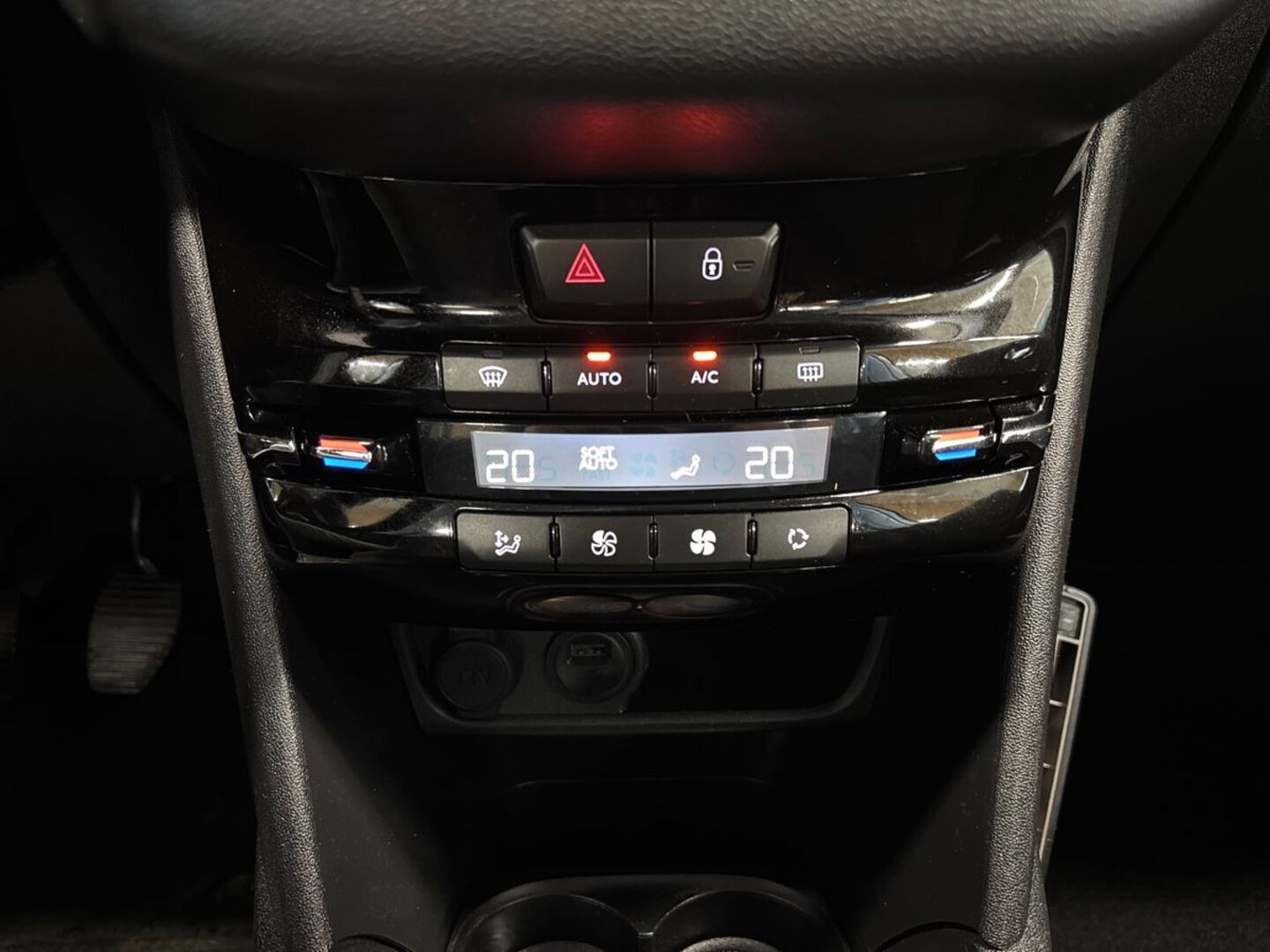 PEUGEOT 208 2019