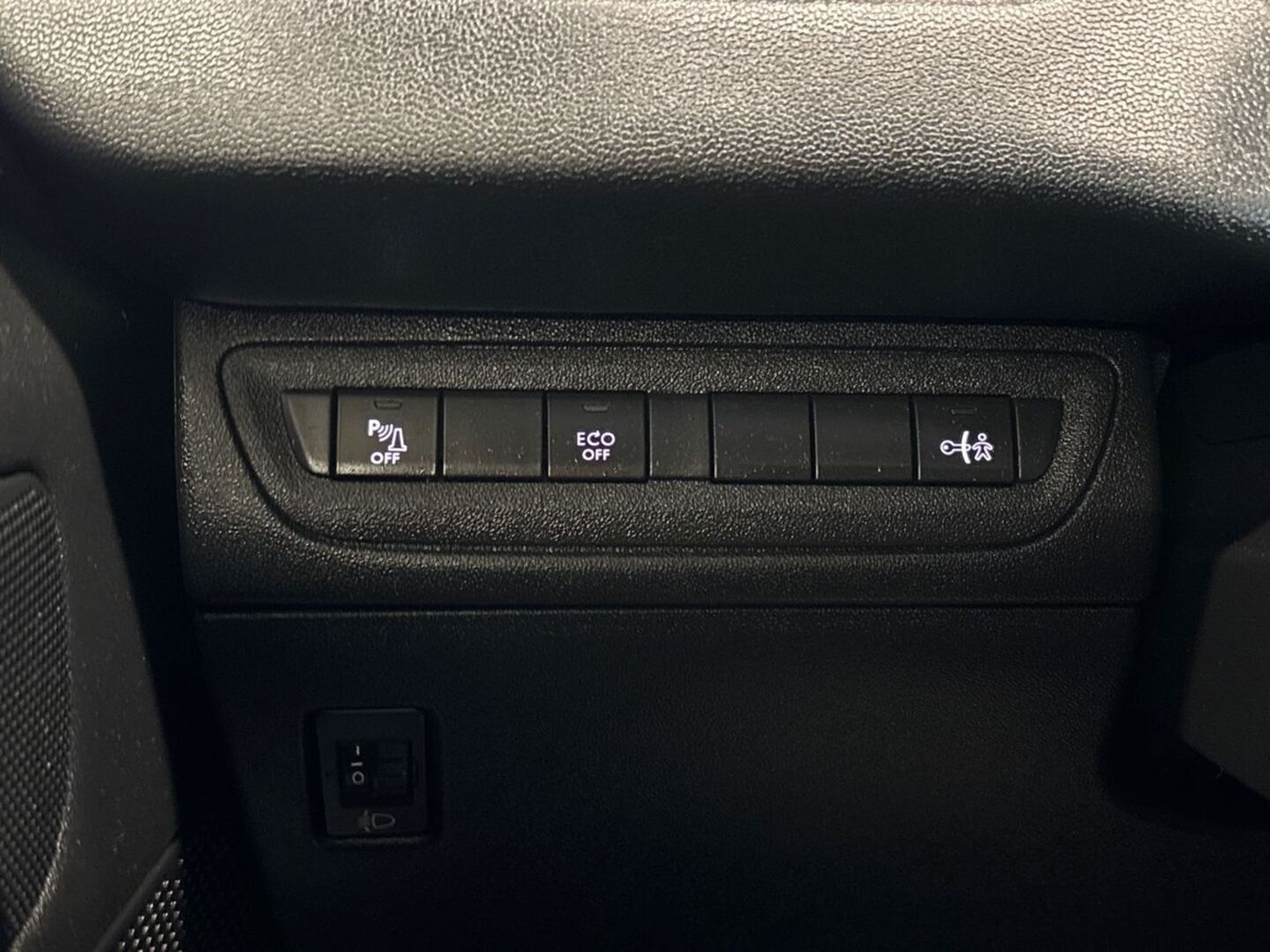 PEUGEOT 208 2019