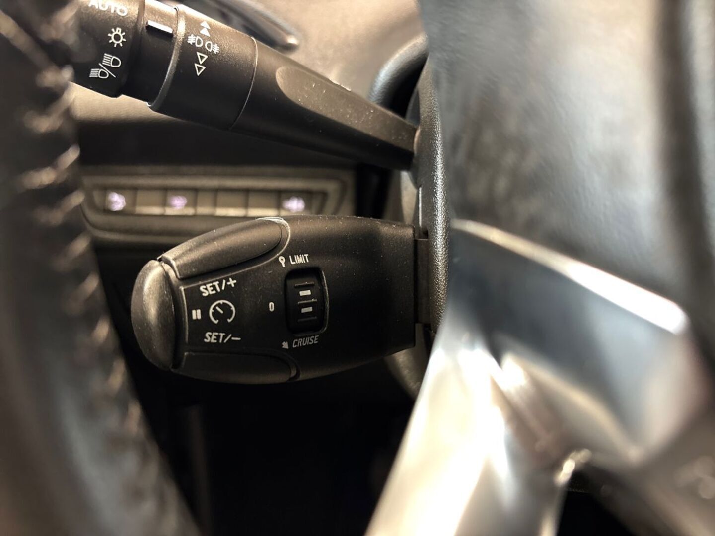 PEUGEOT 208 2019
