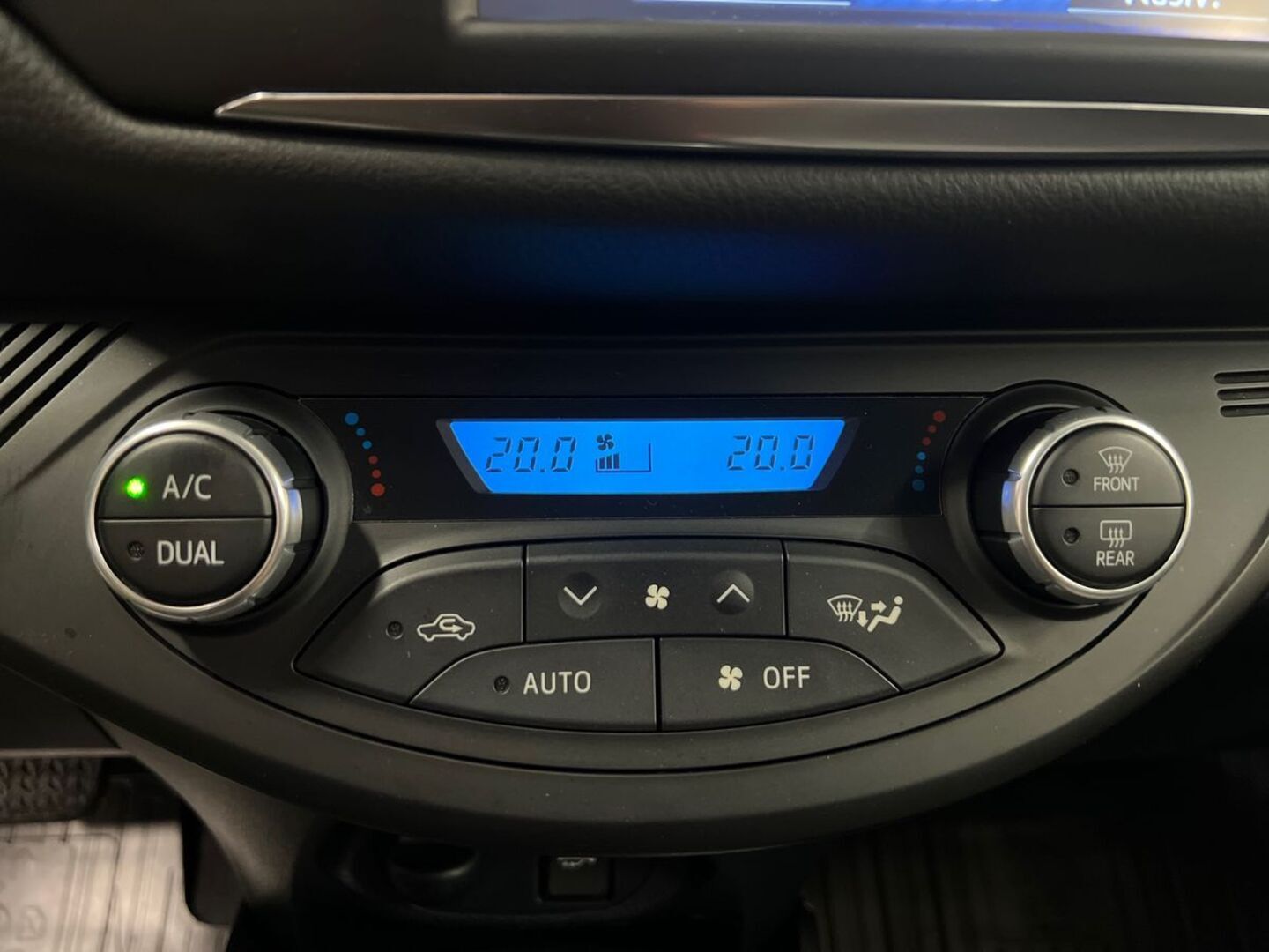TOYOTA Yaris 2019