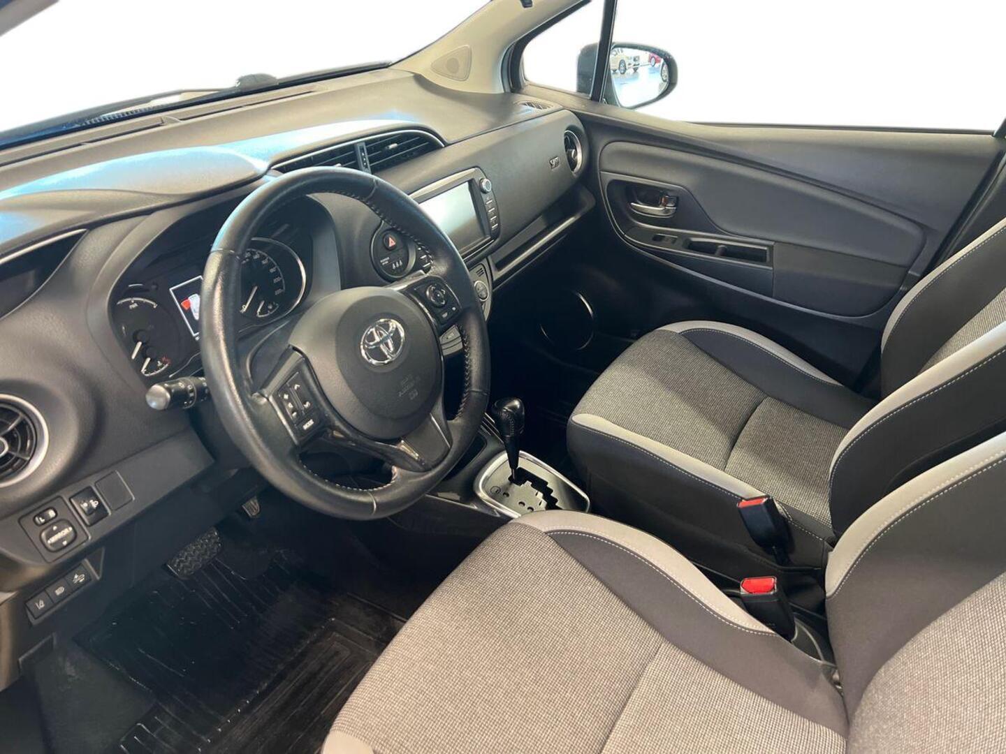 TOYOTA Yaris 2019
