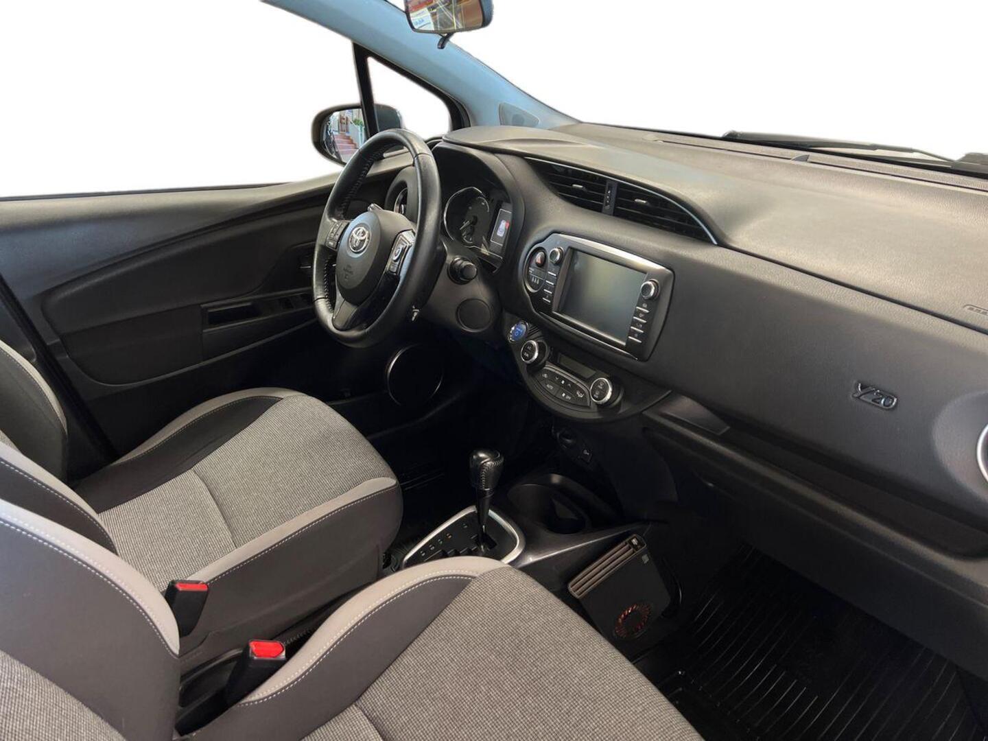 TOYOTA Yaris 2019