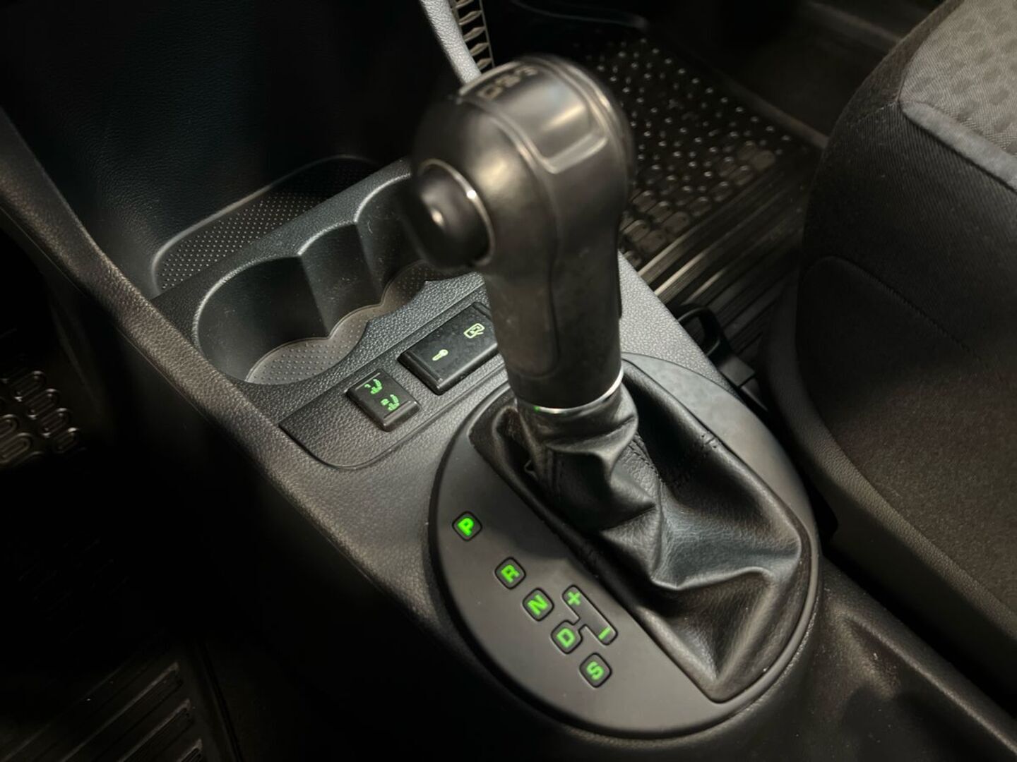 SKODA Fabia 2012