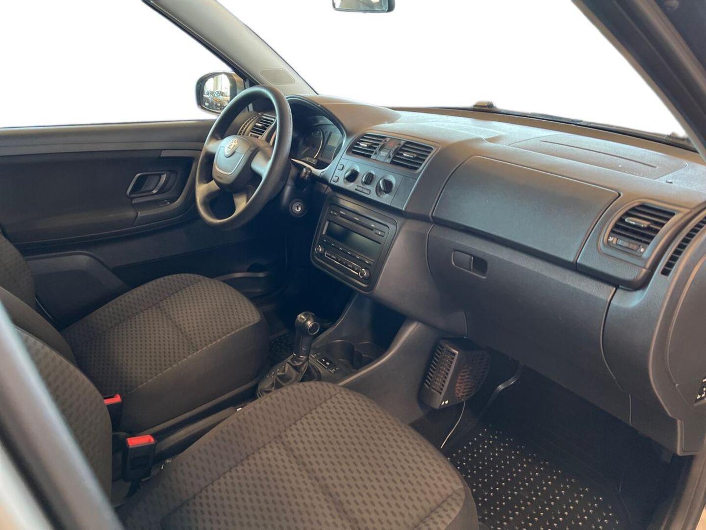 SKODA Fabia 2012