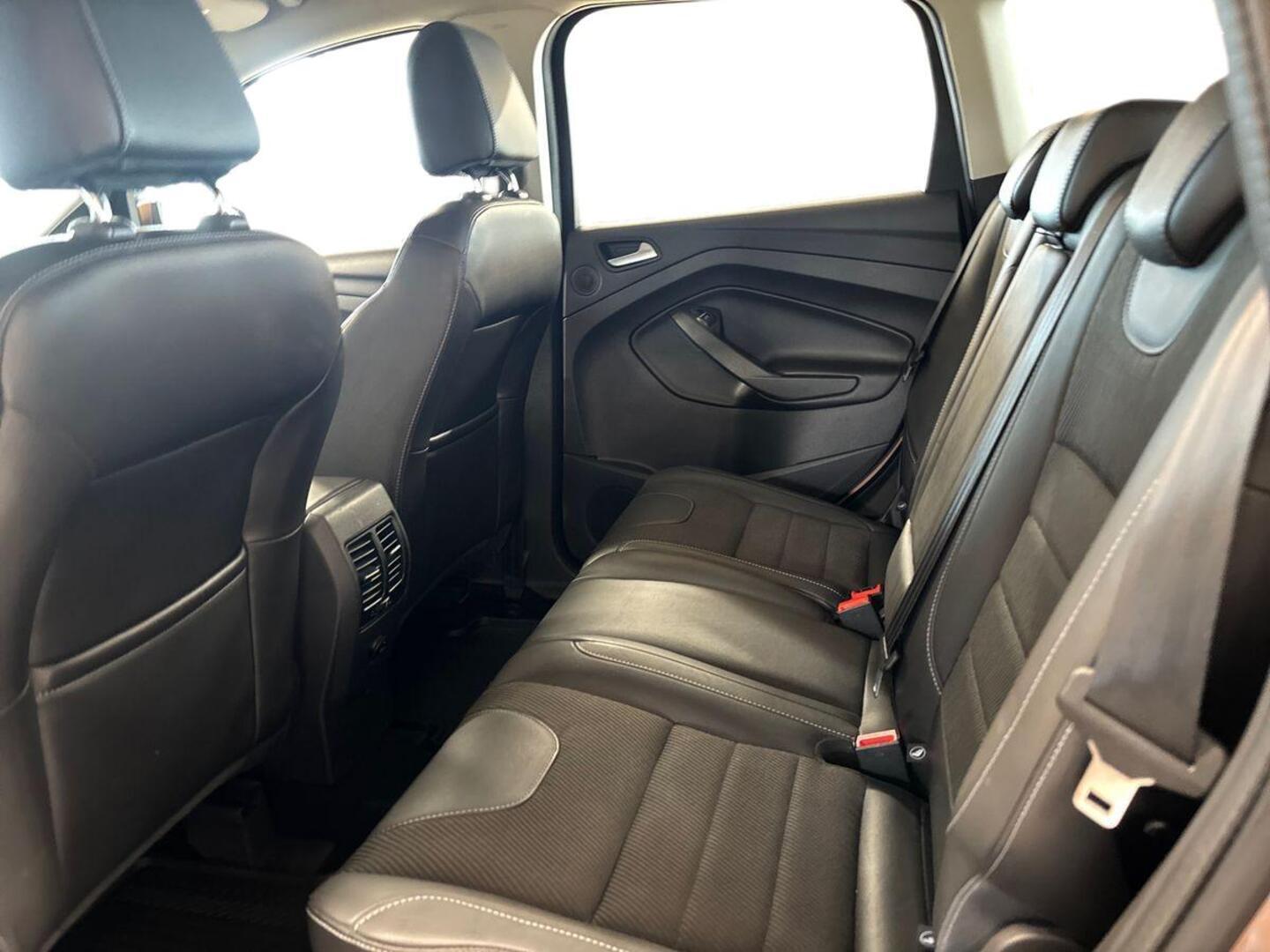 FORD Kuga 10