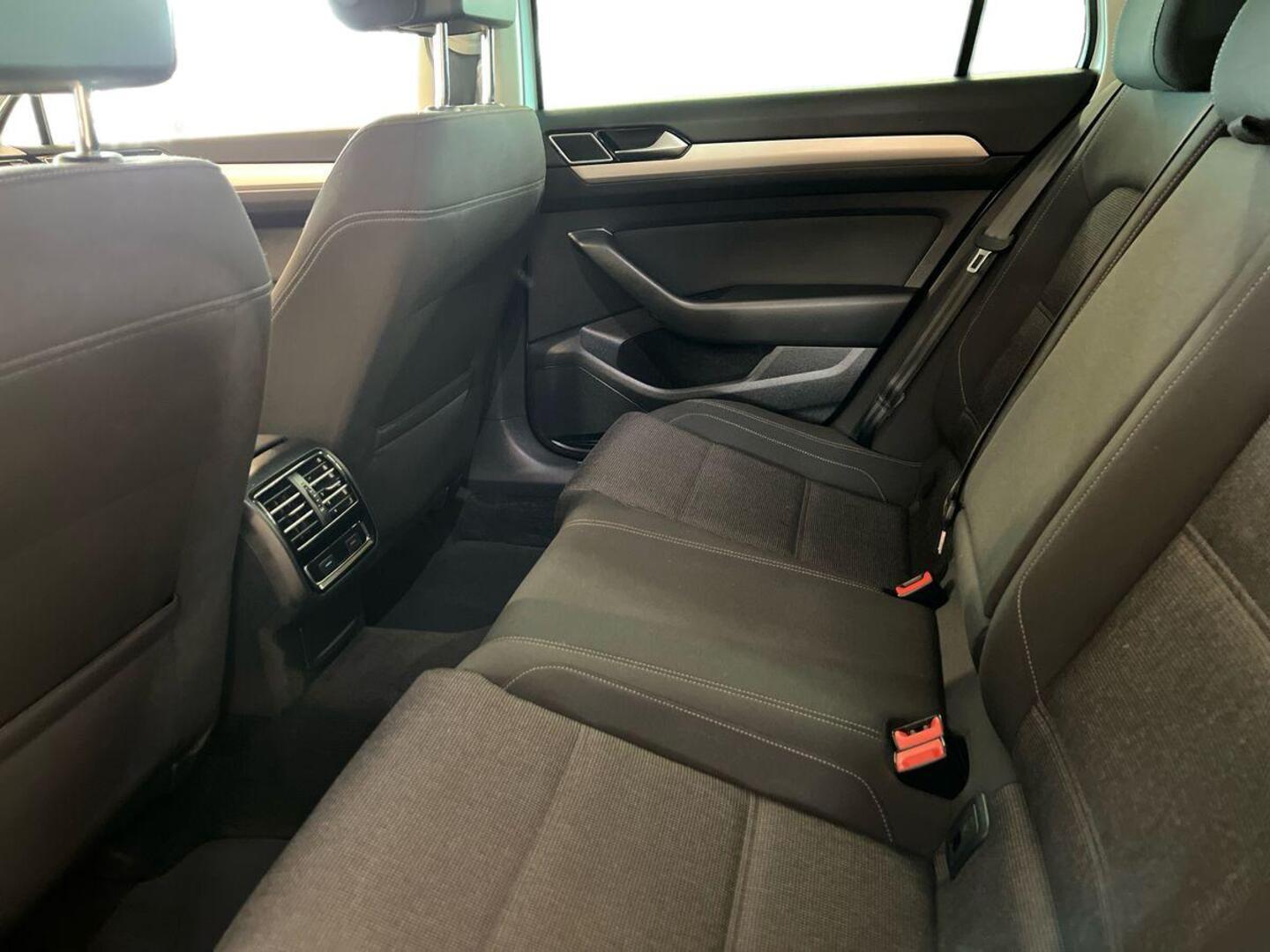 VOLKSWAGEN Passat 10