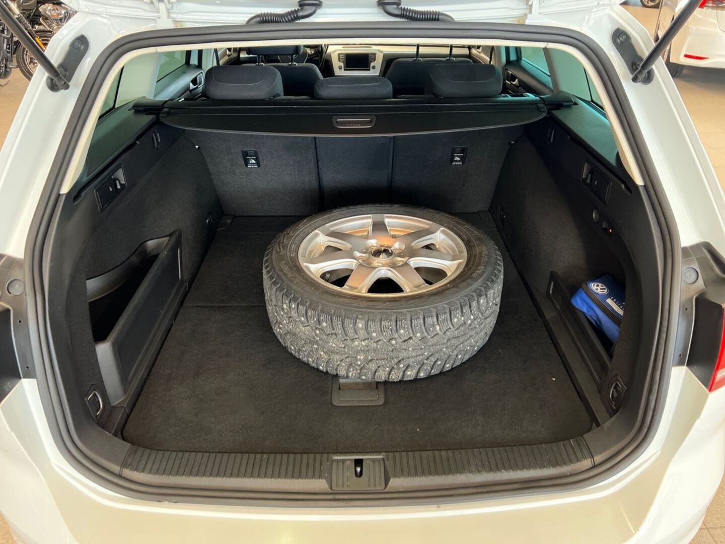 VOLKSWAGEN Passat 11