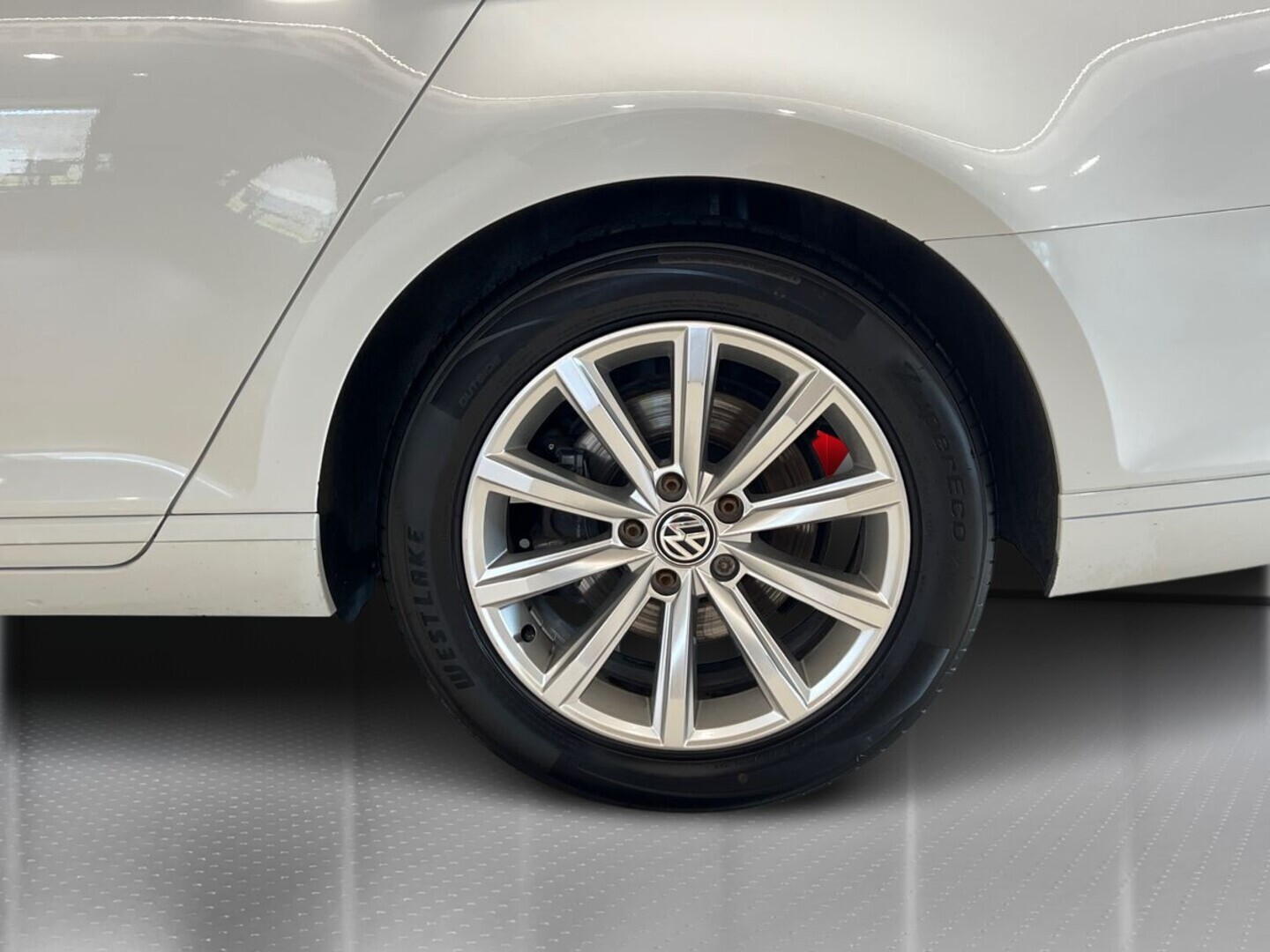 VOLKSWAGEN Passat 13