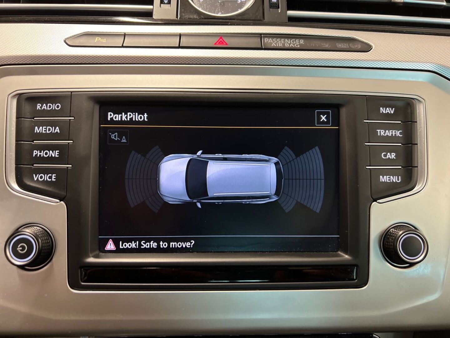 VOLKSWAGEN Passat 18
