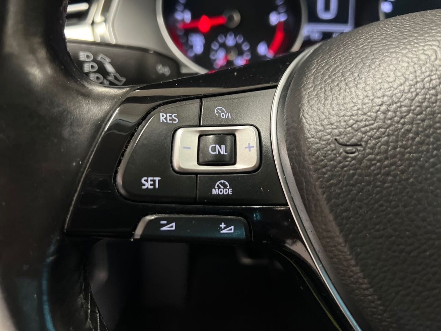 VOLKSWAGEN Passat 23
