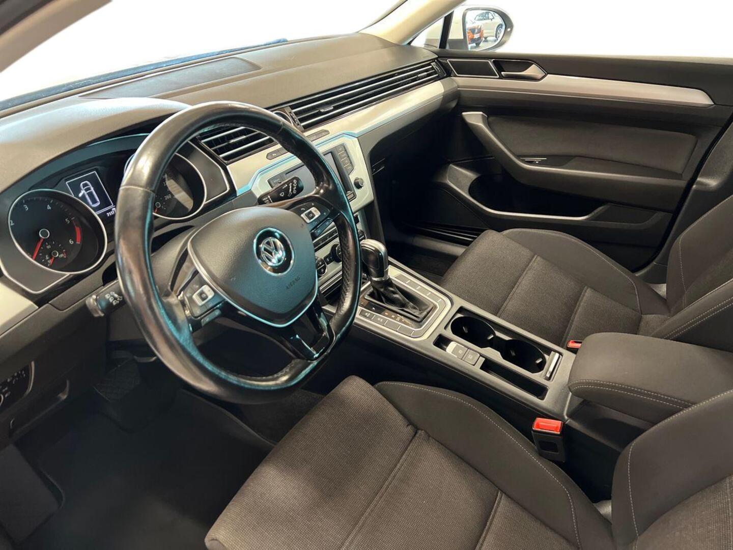 VOLKSWAGEN Passat 7