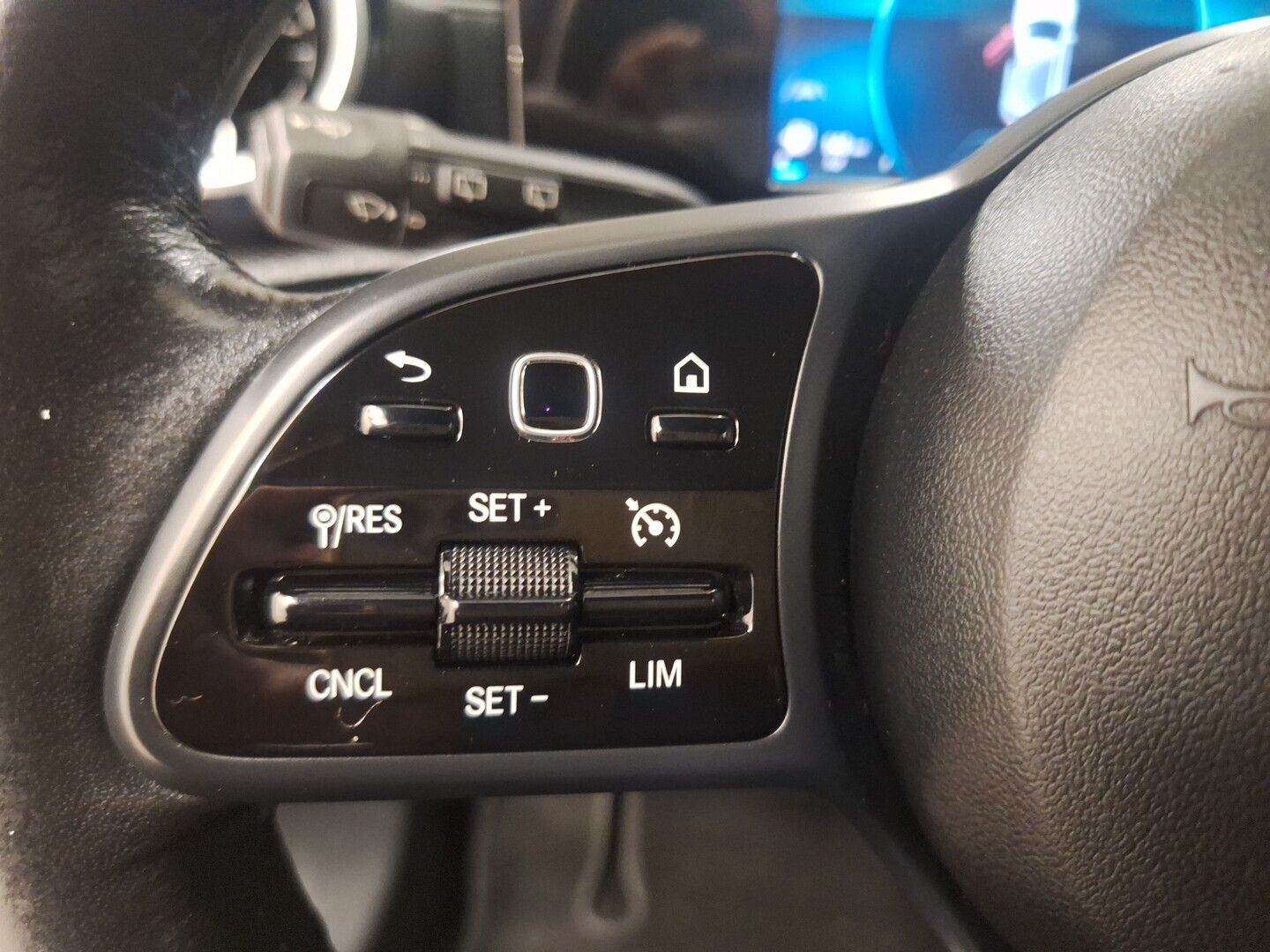 MERCEDES-BENZ A 2019