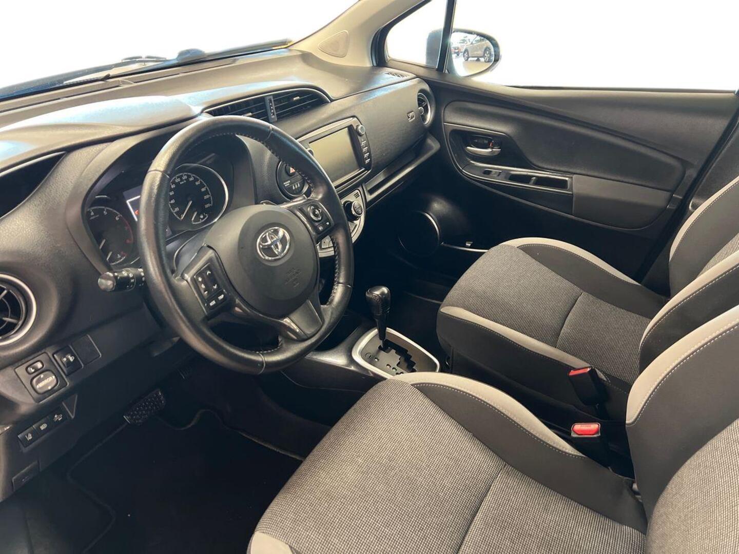 TOYOTA Yaris 2019