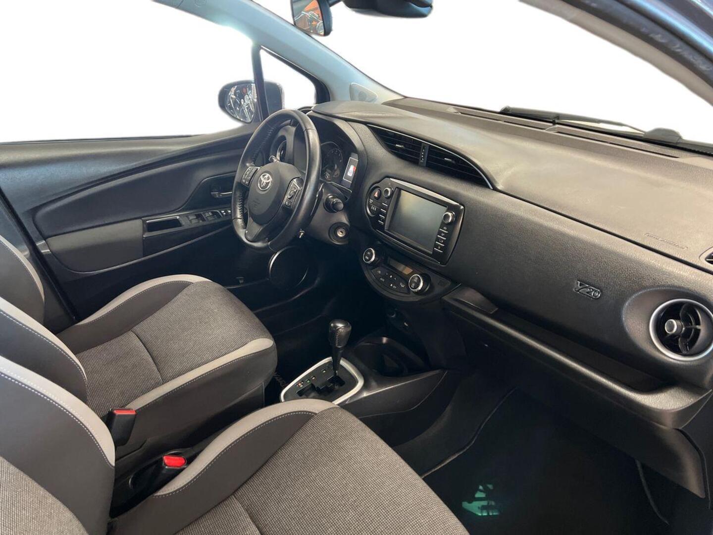 TOYOTA Yaris 2019