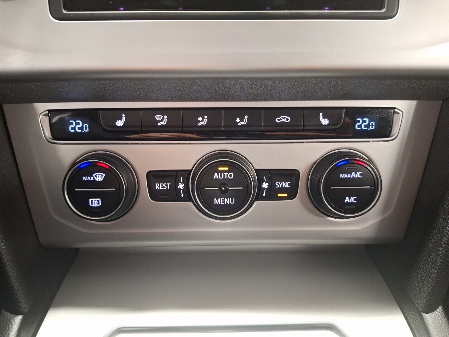VOLKSWAGEN Passat 2016