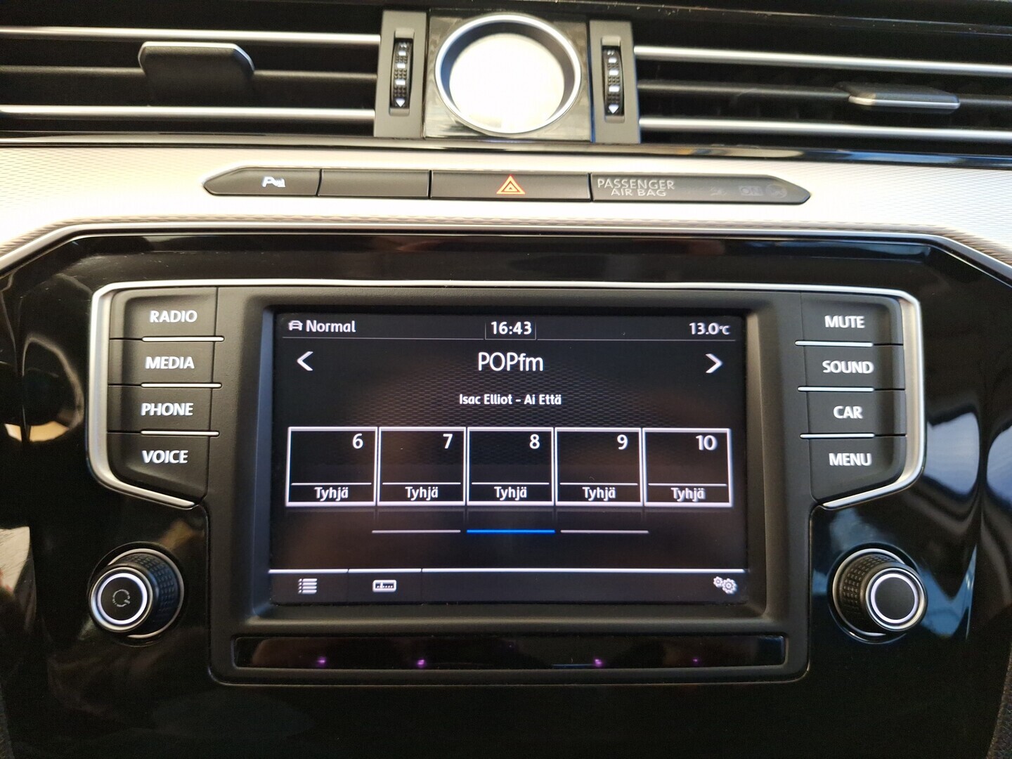 VOLKSWAGEN Passat 2016