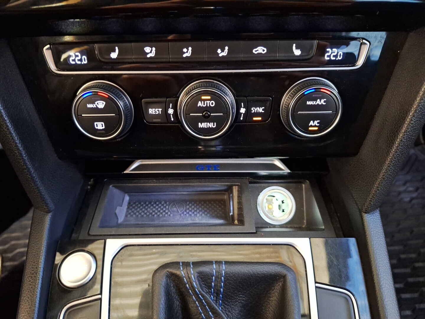 VOLKSWAGEN Passat 2016