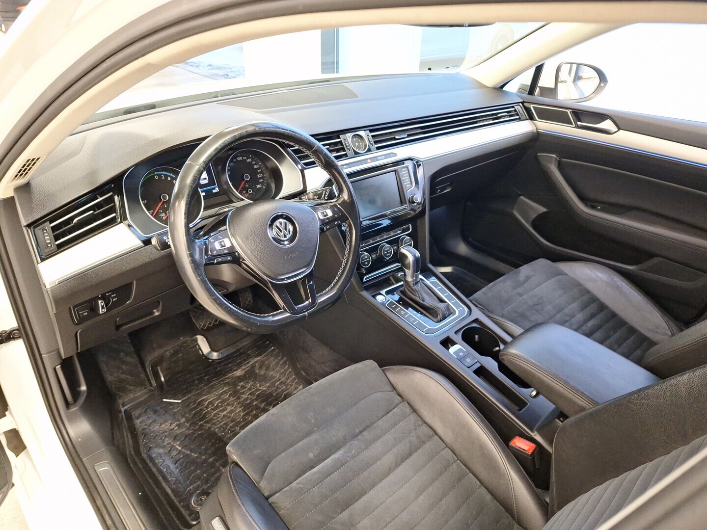 VOLKSWAGEN Passat 2016