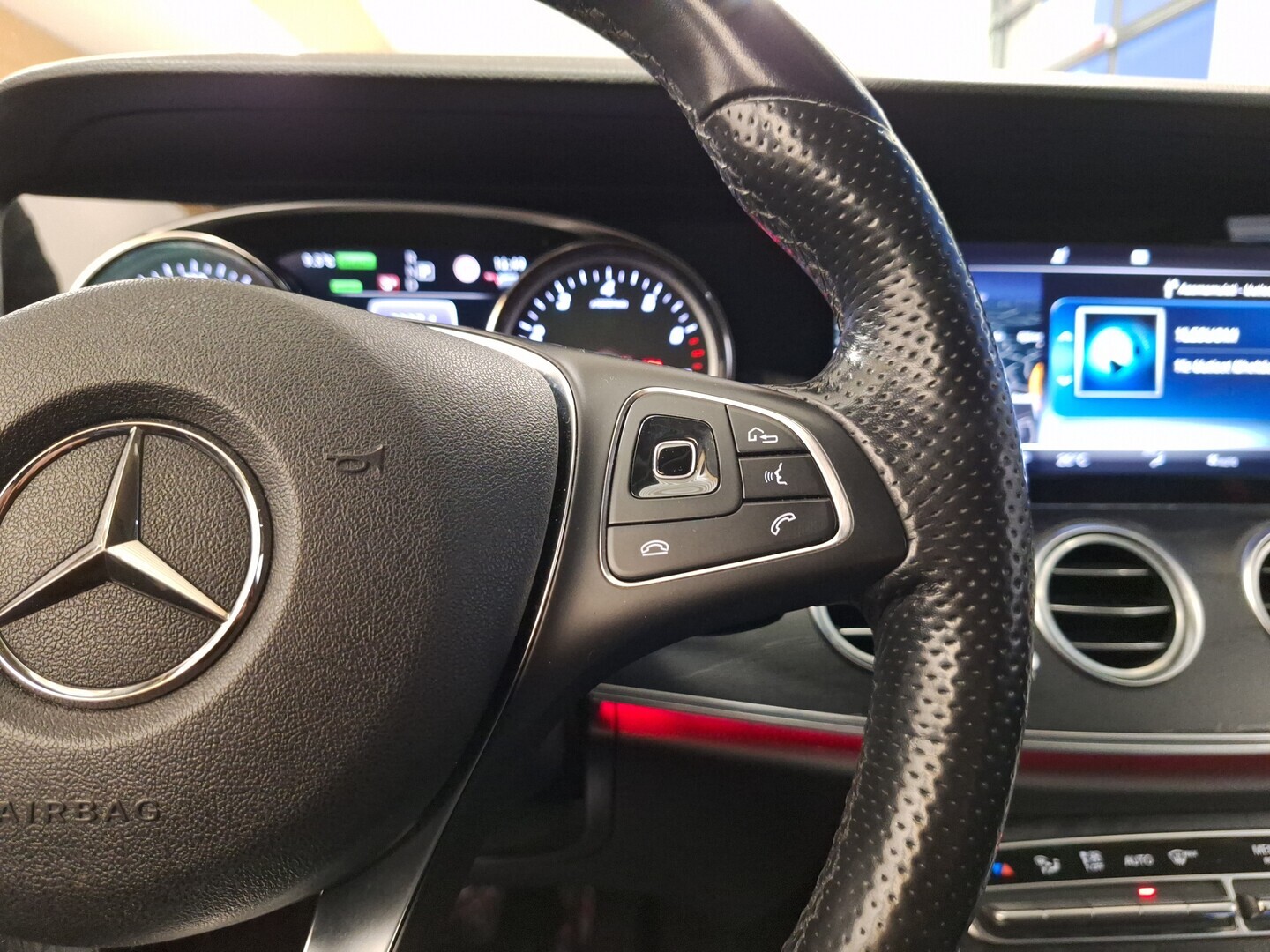 MERCEDES-BENZ E 2018