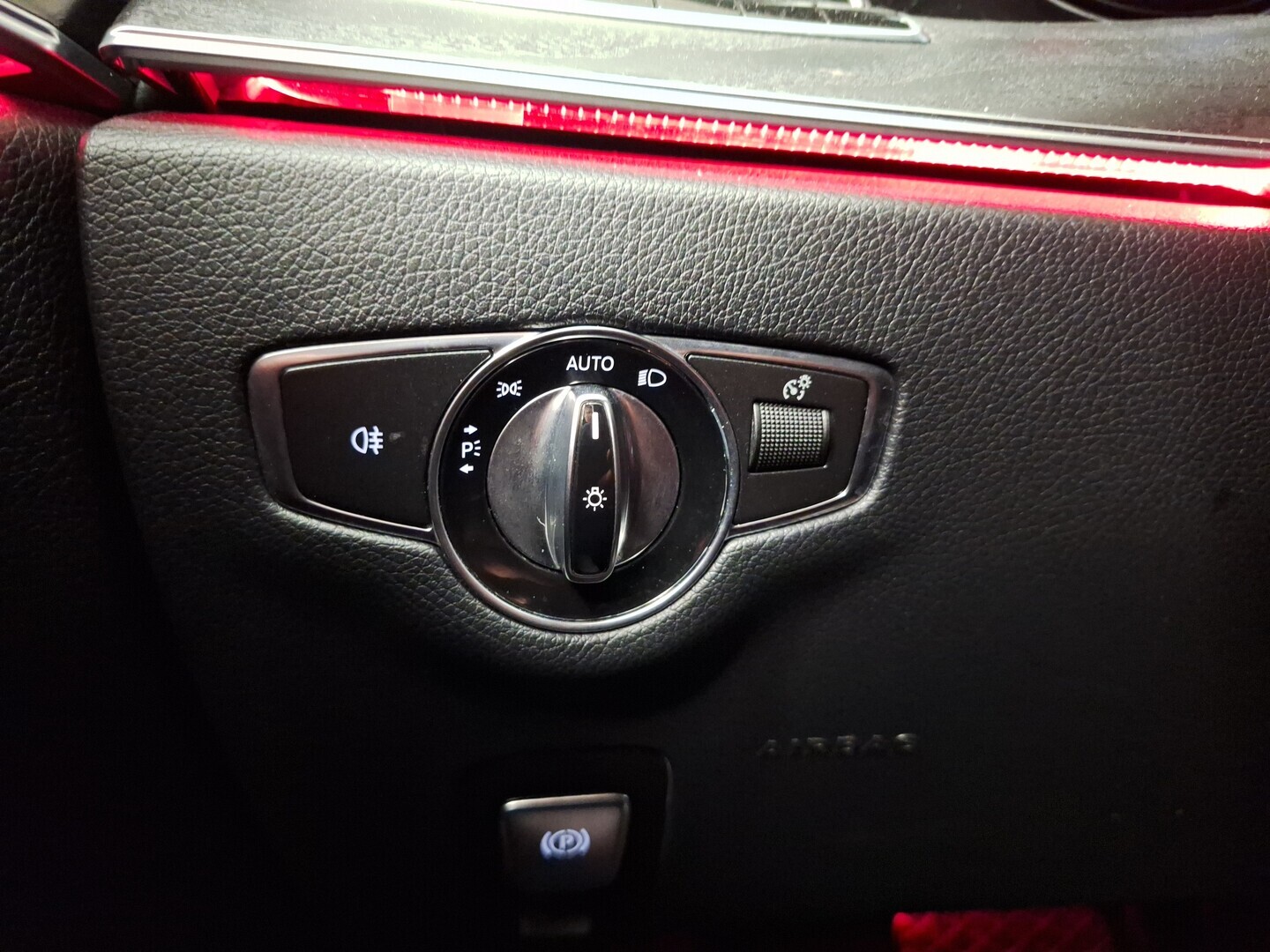 MERCEDES-BENZ E 2018