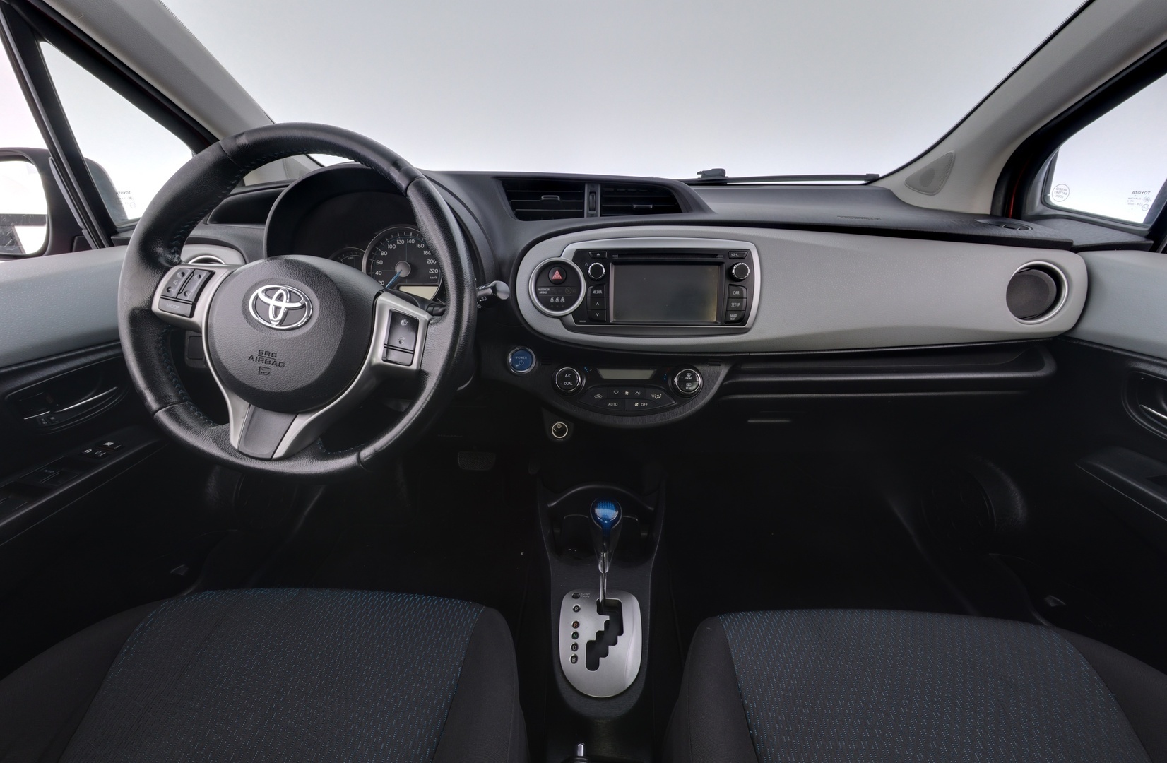 TOYOTA Yaris 2013