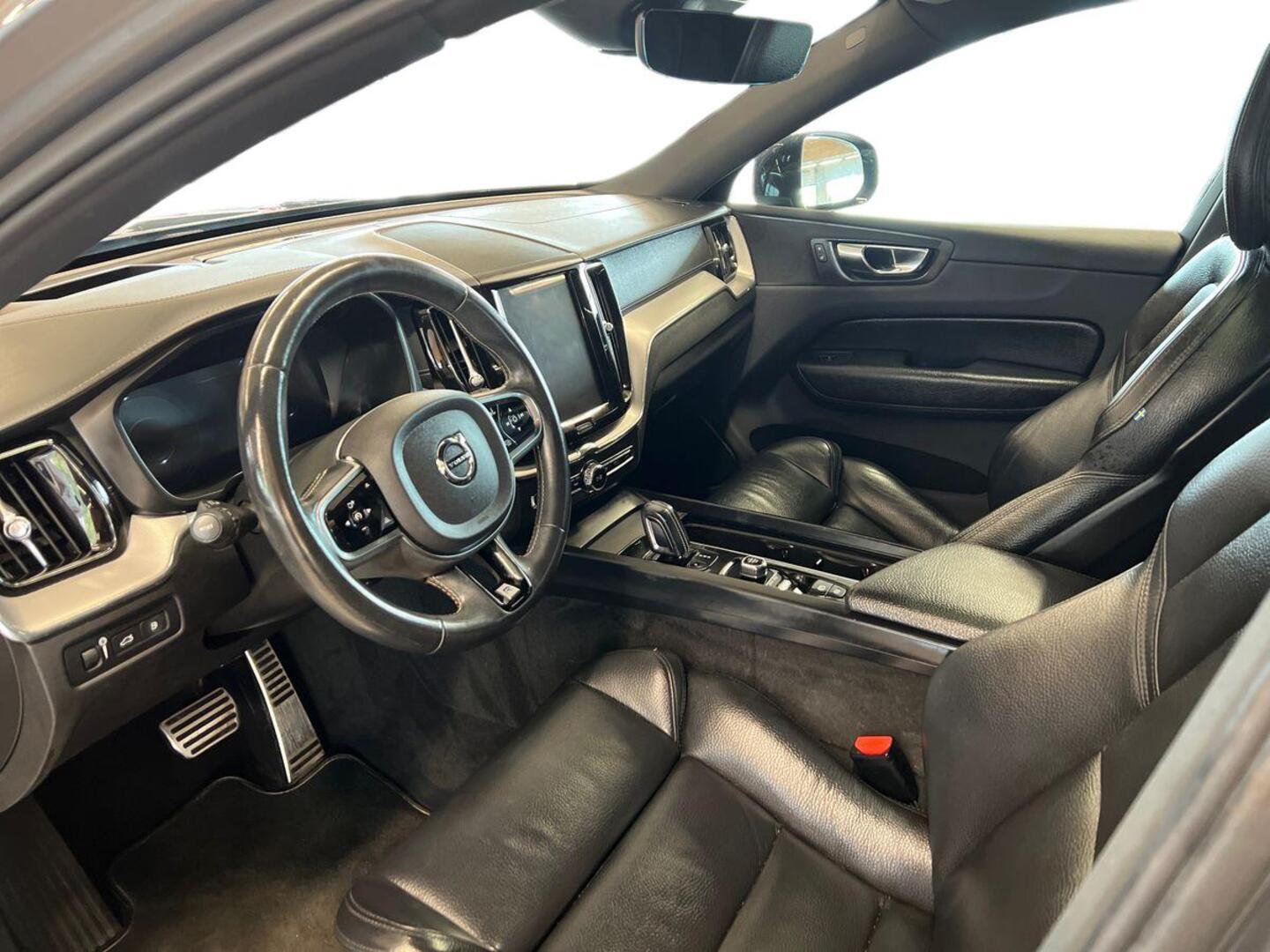 VOLVO XC60 2019