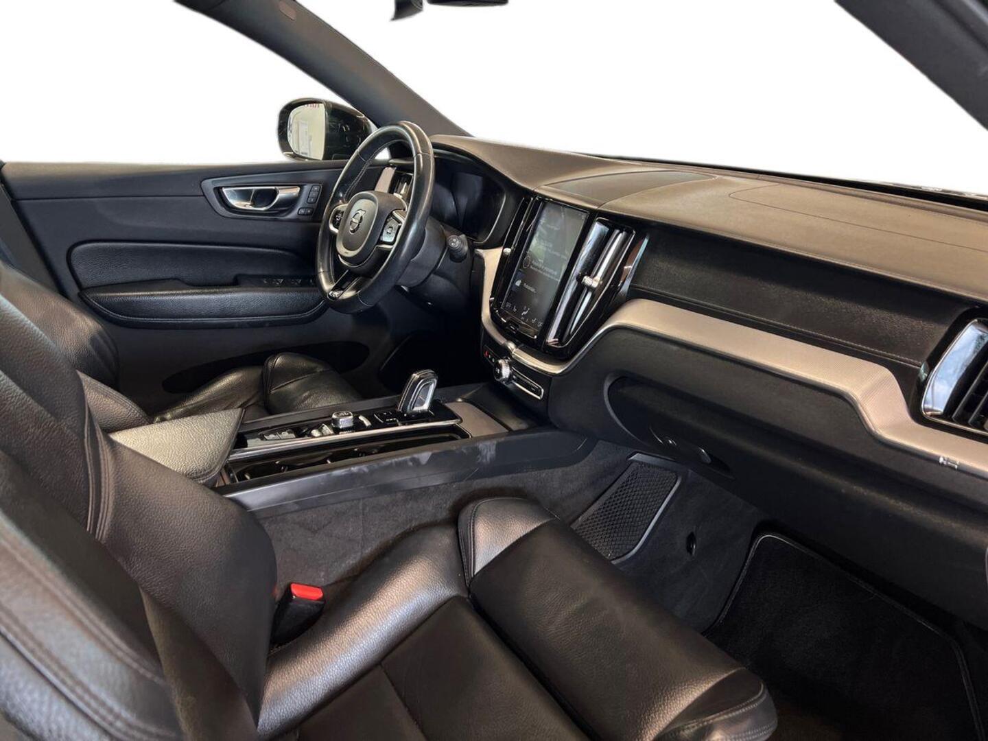 VOLVO XC60 2019
