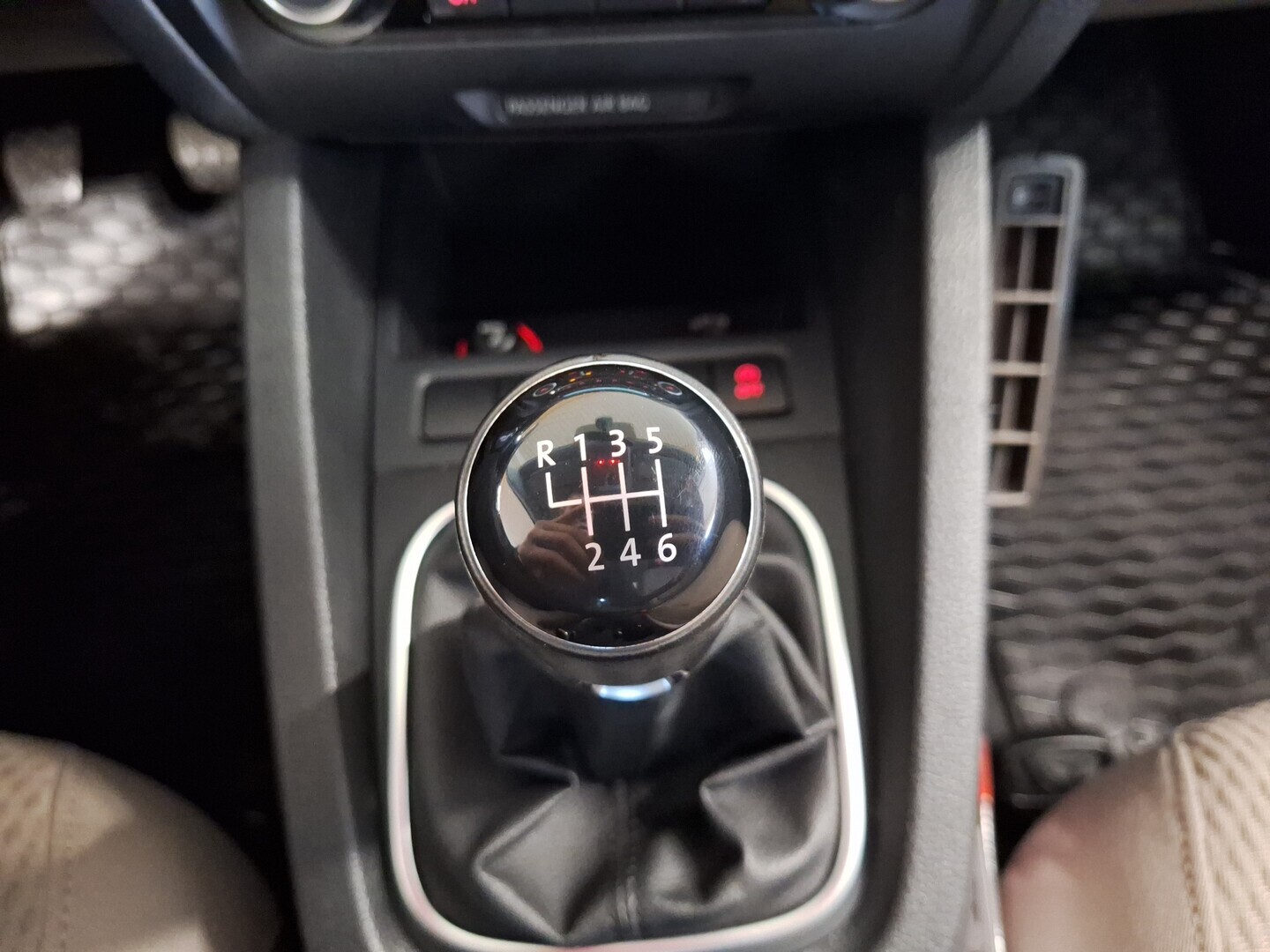 VOLKSWAGEN Jetta 2012