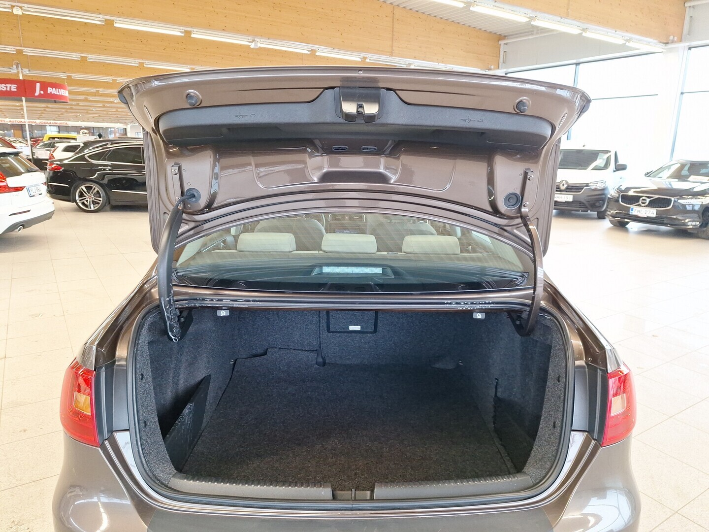 VOLKSWAGEN Jetta 2012