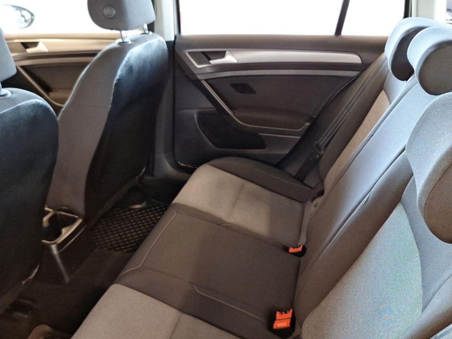 VOLKSWAGEN Golf 2015