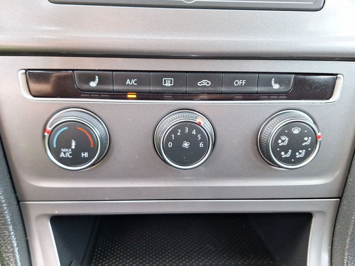 VOLKSWAGEN Golf 2015