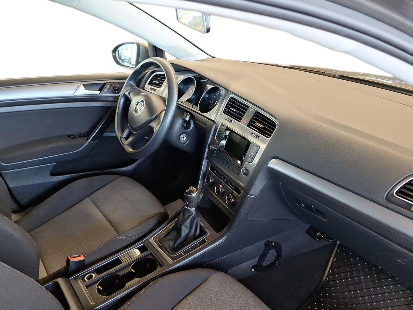 VOLKSWAGEN Golf 2015