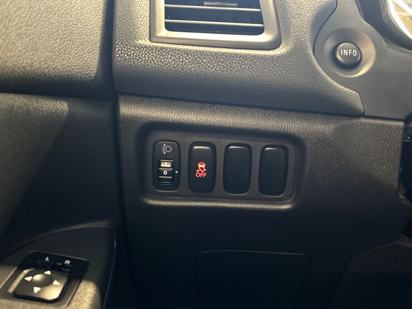MITSUBISHI ASX 2016