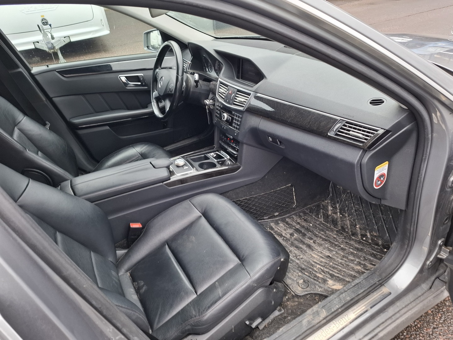 MERCEDES-BENZ E 2010