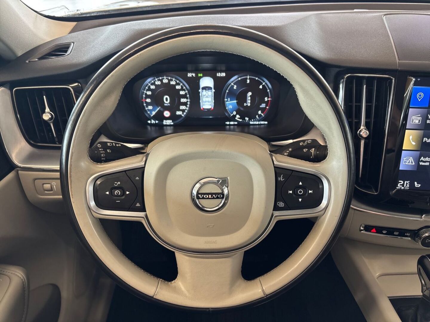 VOLVO XC60 2018
