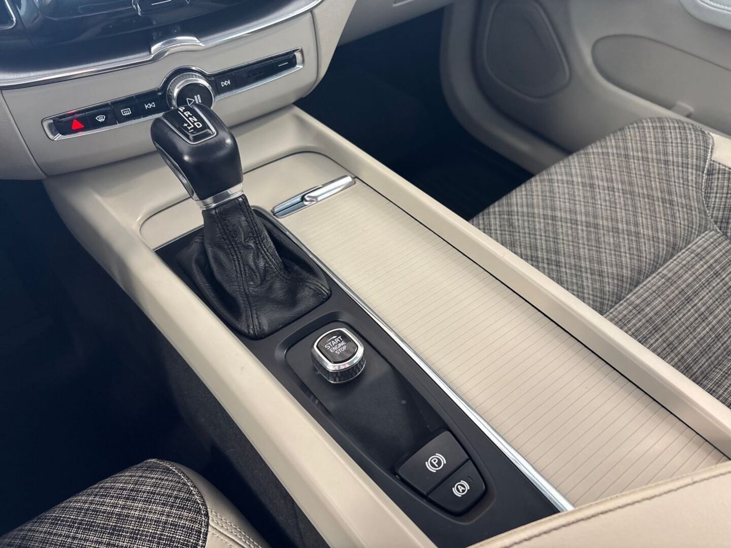 VOLVO XC60 2018