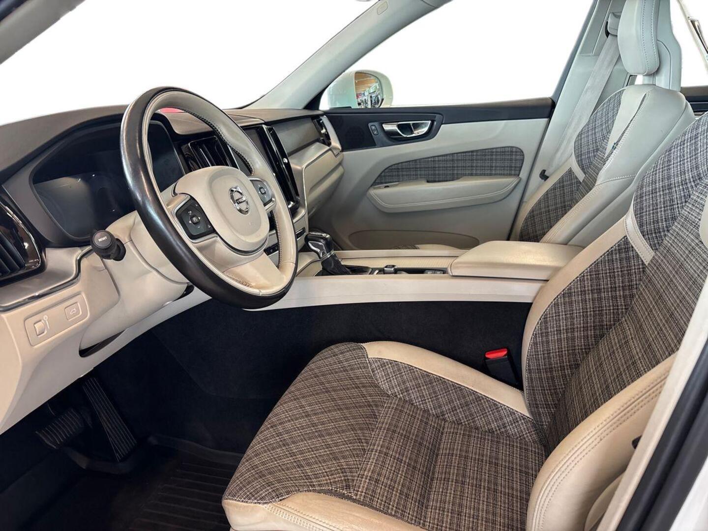 VOLVO XC60 2018