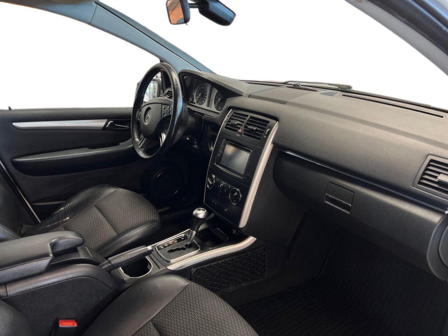 MERCEDES-BENZ B 2011