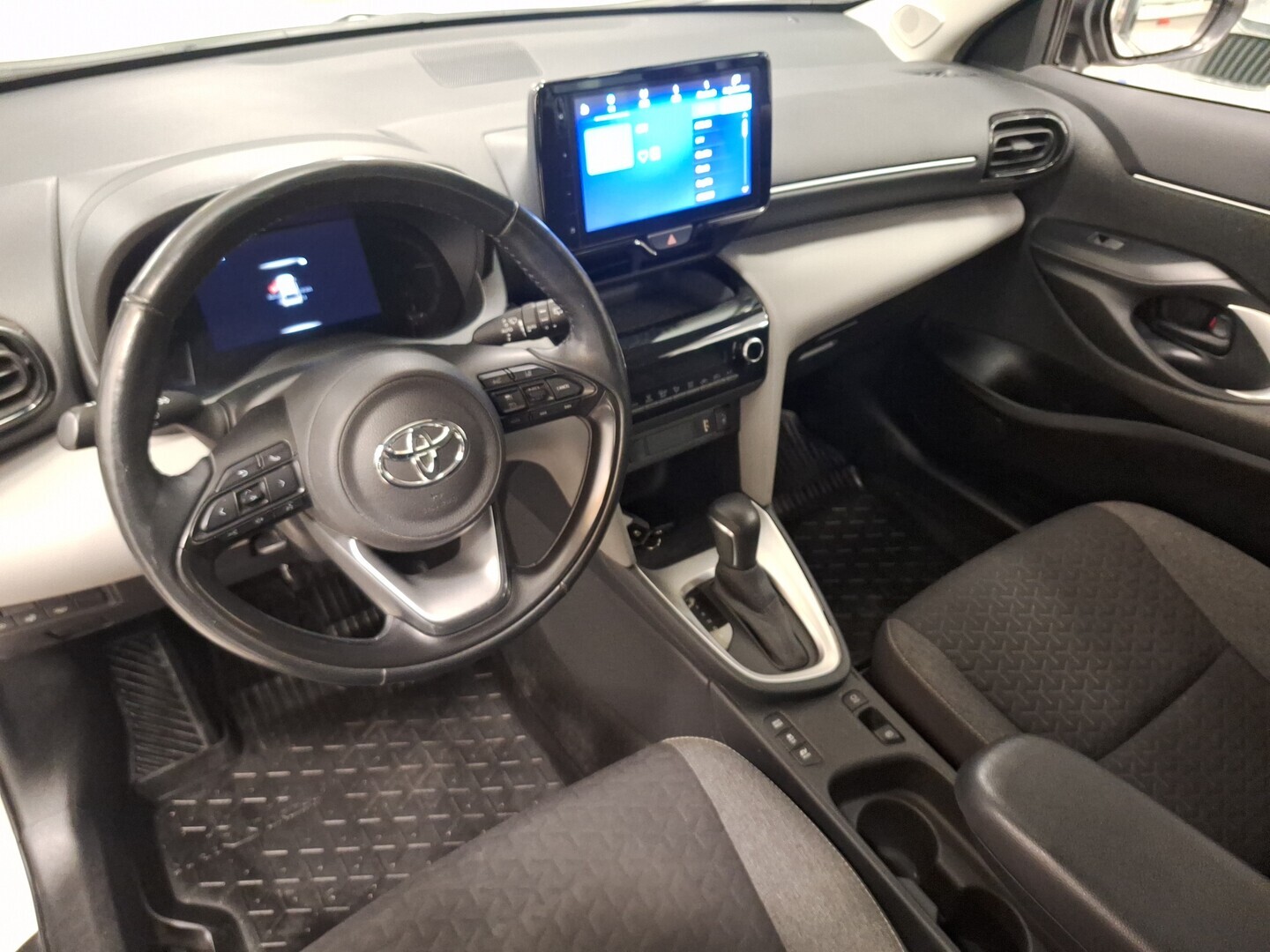 TOYOTA Yaris Cross 2022