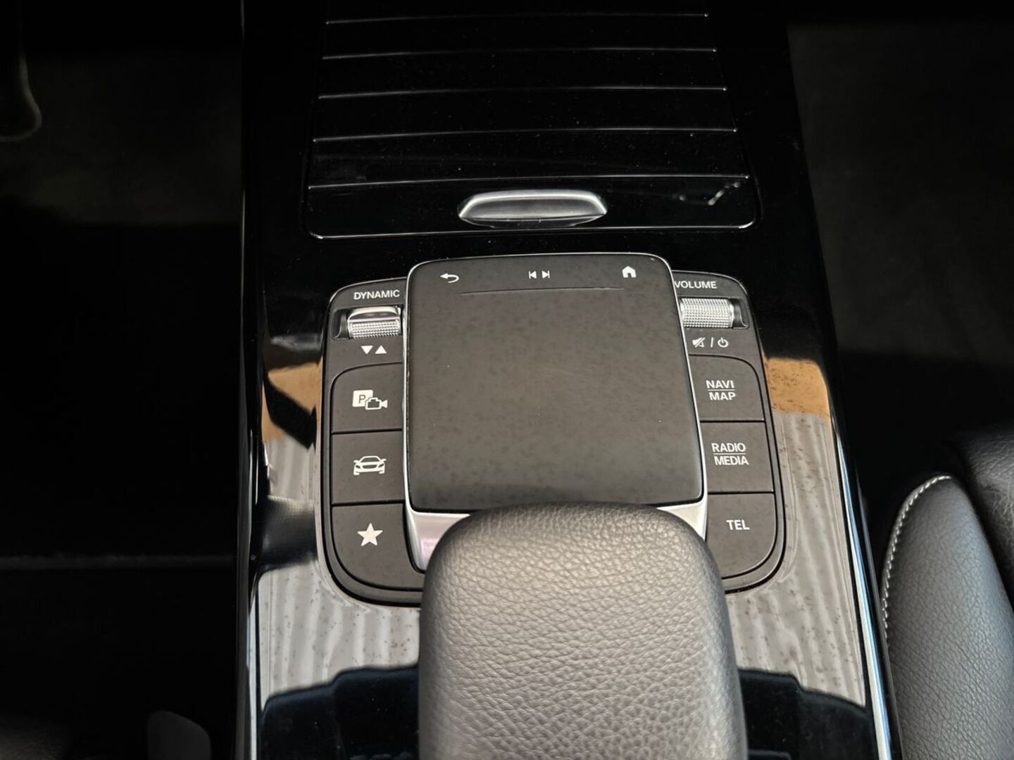 MERCEDES-BENZ A 2020