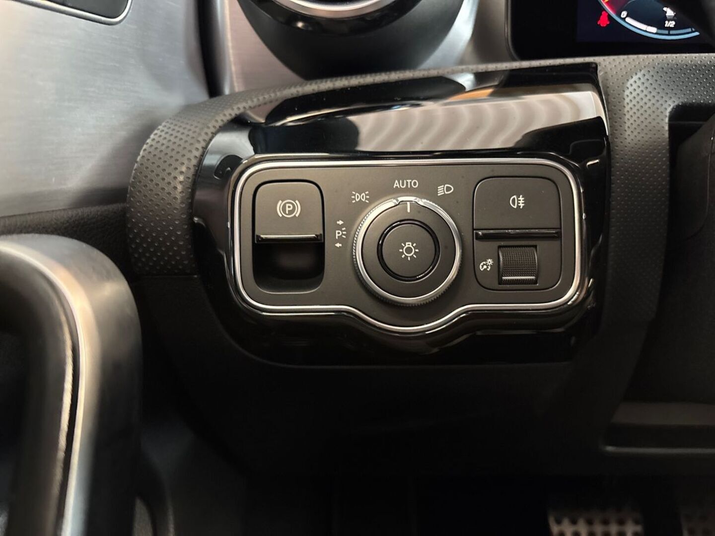 MERCEDES-BENZ A 2020
