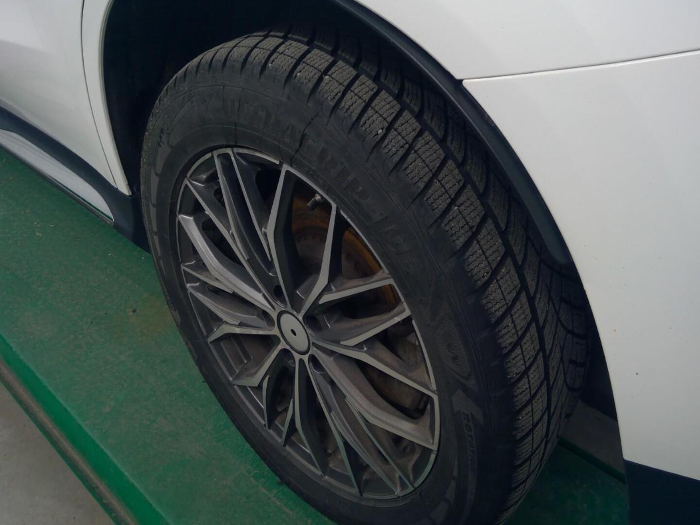 MERCEDES-BENZ EQC 2021