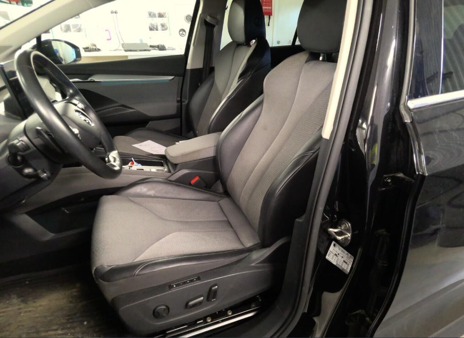 SKODA Enyaq 2023