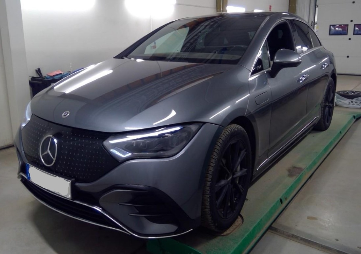 MERCEDES-BENZ EQE 2024