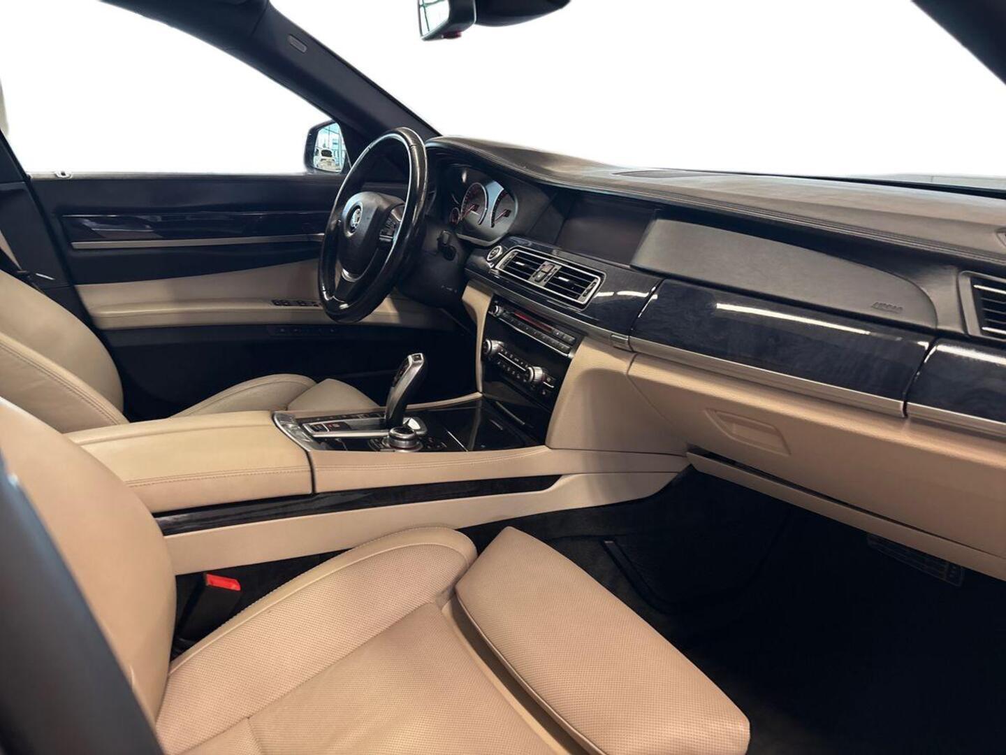BMW 750 2009