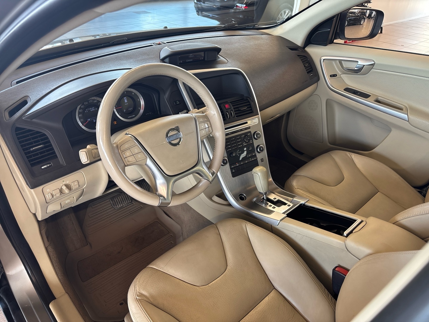 VOLVO XC60 2010