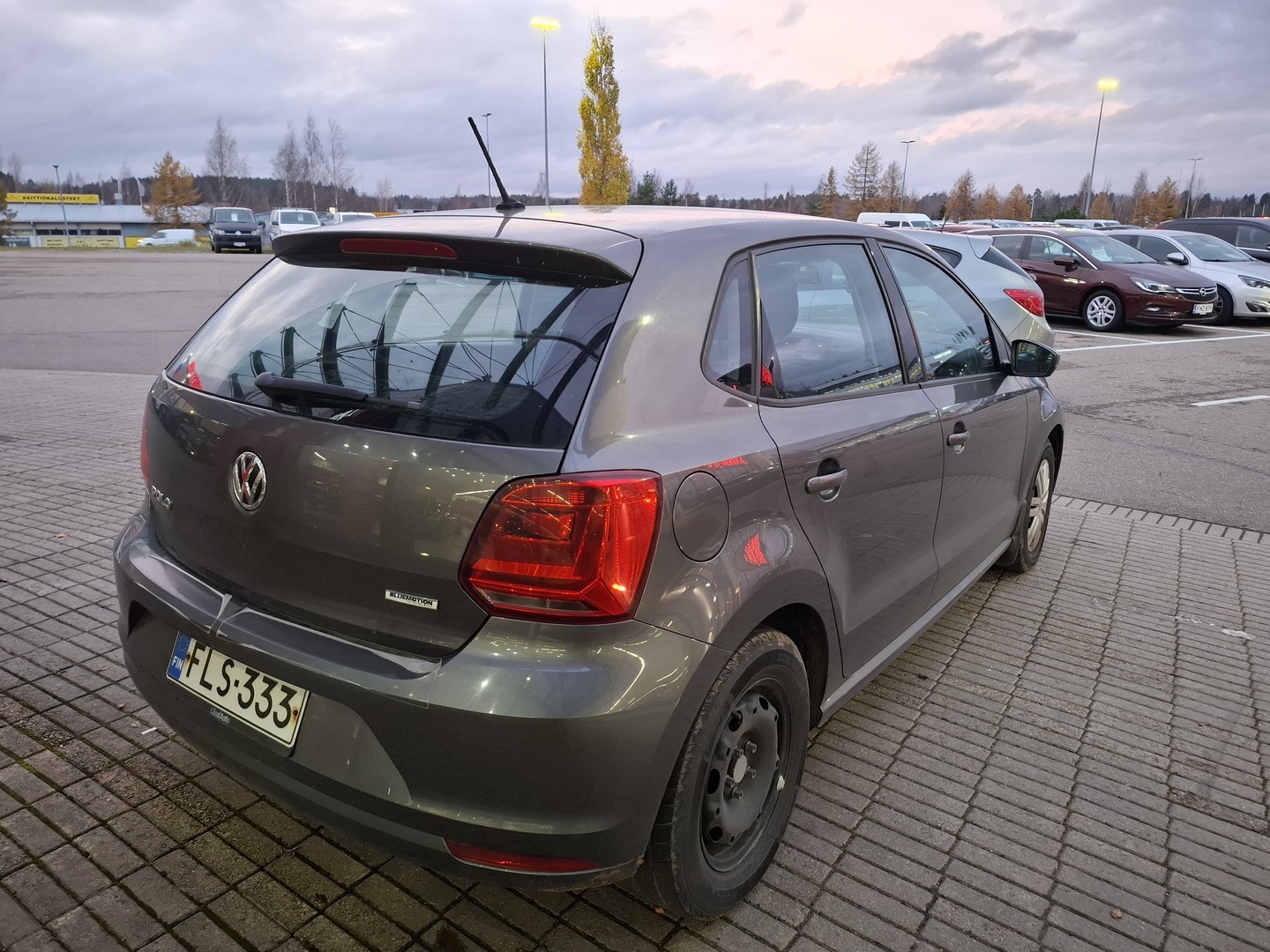 VOLKSWAGEN Polo 2015